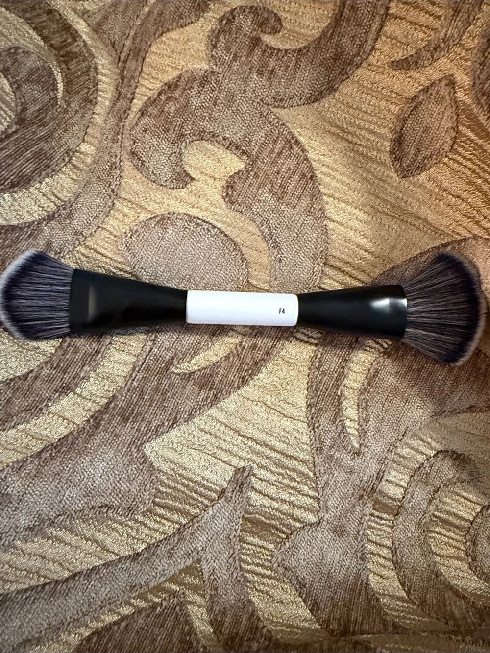 Makeup by Mario F4 Dual-Ended Foundation & Face Brush. - Picture 6 of 6